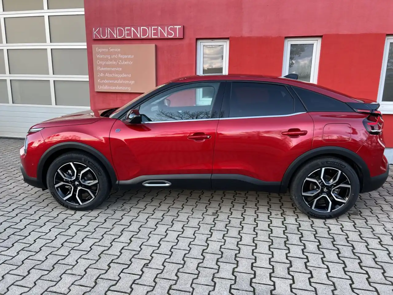 Citroen E-C4 Electric e-C4 Elektro 136 Shine + Kälte-P., Schiebedach ! — Vehicle gallery 3