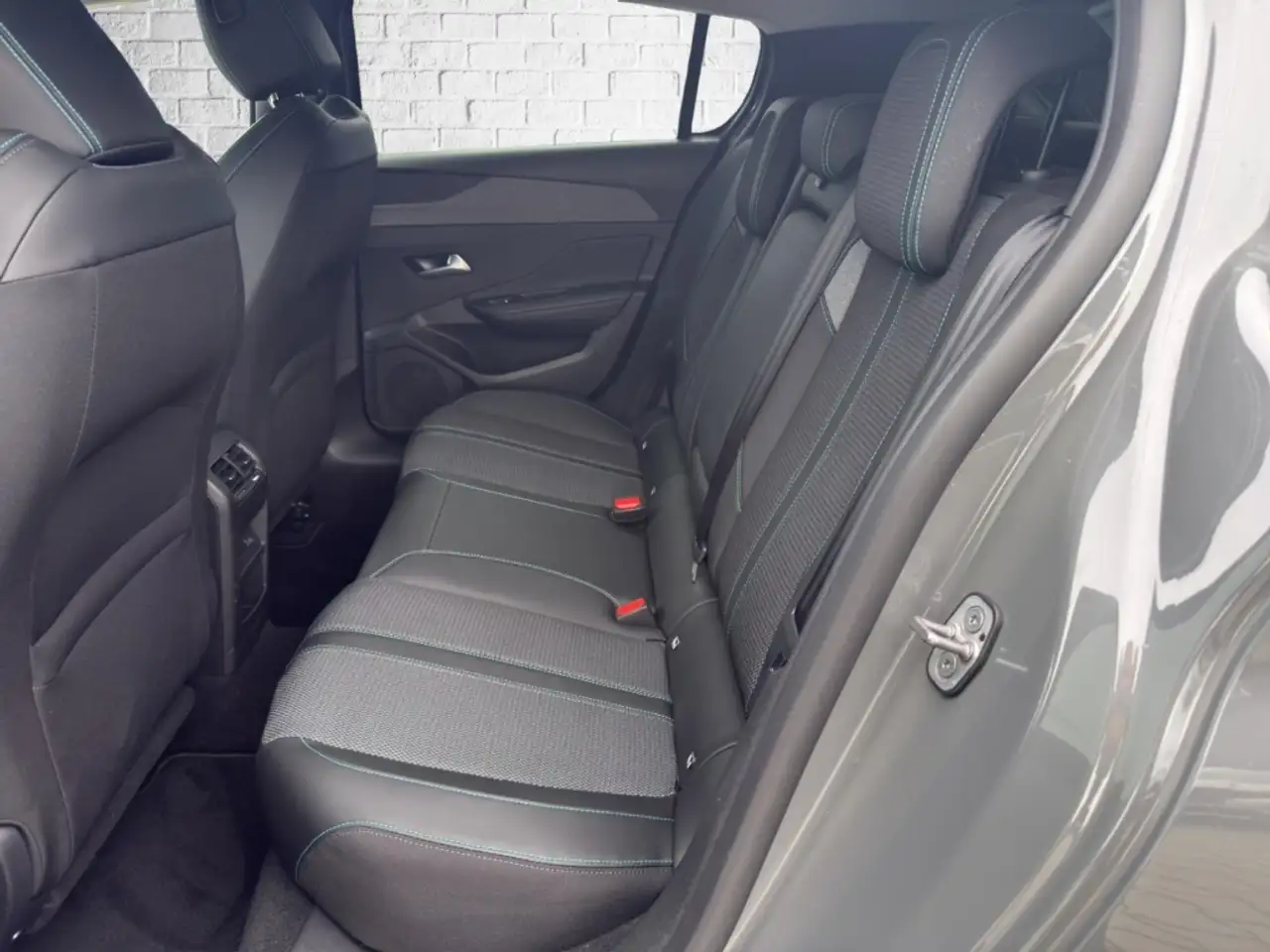 Peugeot 308 PureTech 130 1.2 Allure Navi/Sitzheizung — Galería del vehículo 11