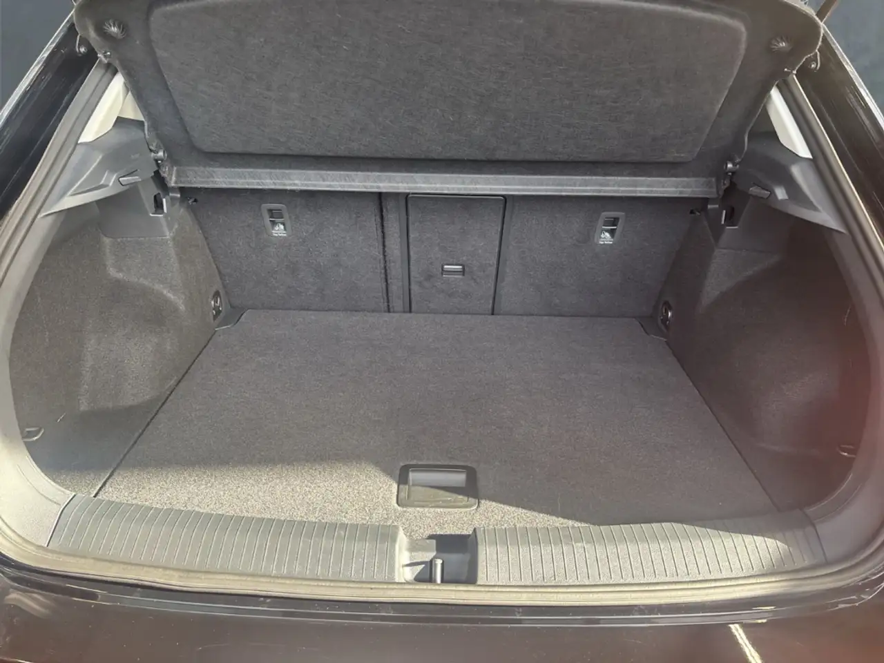 Volkswagen T-Roc Style 1.5 TSI+Klimaautomatik+Sitzheizung+Digitales — Galería del vehículo 6