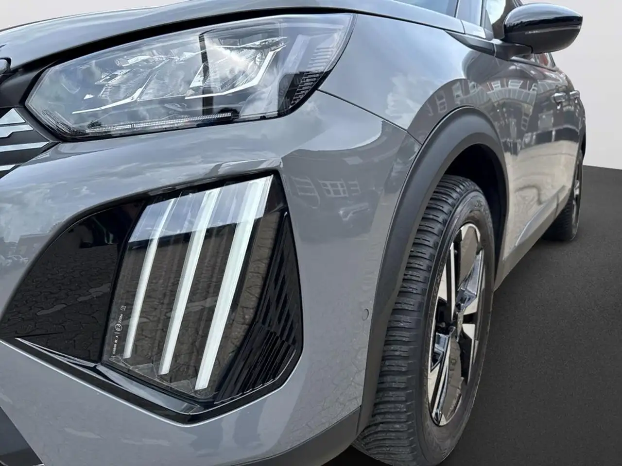 Peugeot 2008 PureTech 130 EAT8 Allure — Galerie du véhicule 9