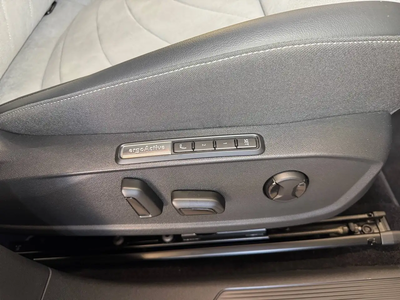 Volkswagen ID.3 Pro 150 kW Move - Navi, el.Sitze, SoH 96,1% — معرض صور السيارة 30
