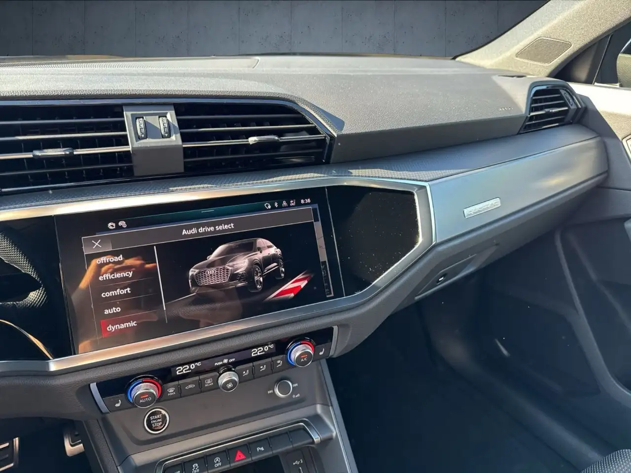 Audi Q3 S line 40 TFSI qu AHK/Nav/LED/ASI/1 — معرض صور السيارة 26