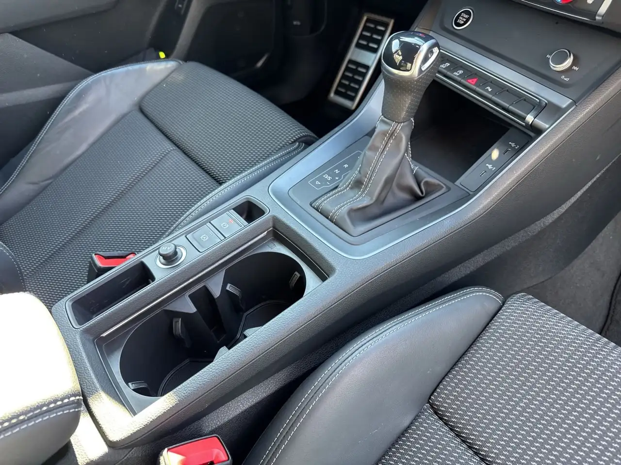 Audi Q3 S line 40 TFSI qu AHK/Nav/LED/ASI/1 — معرض صور السيارة 20