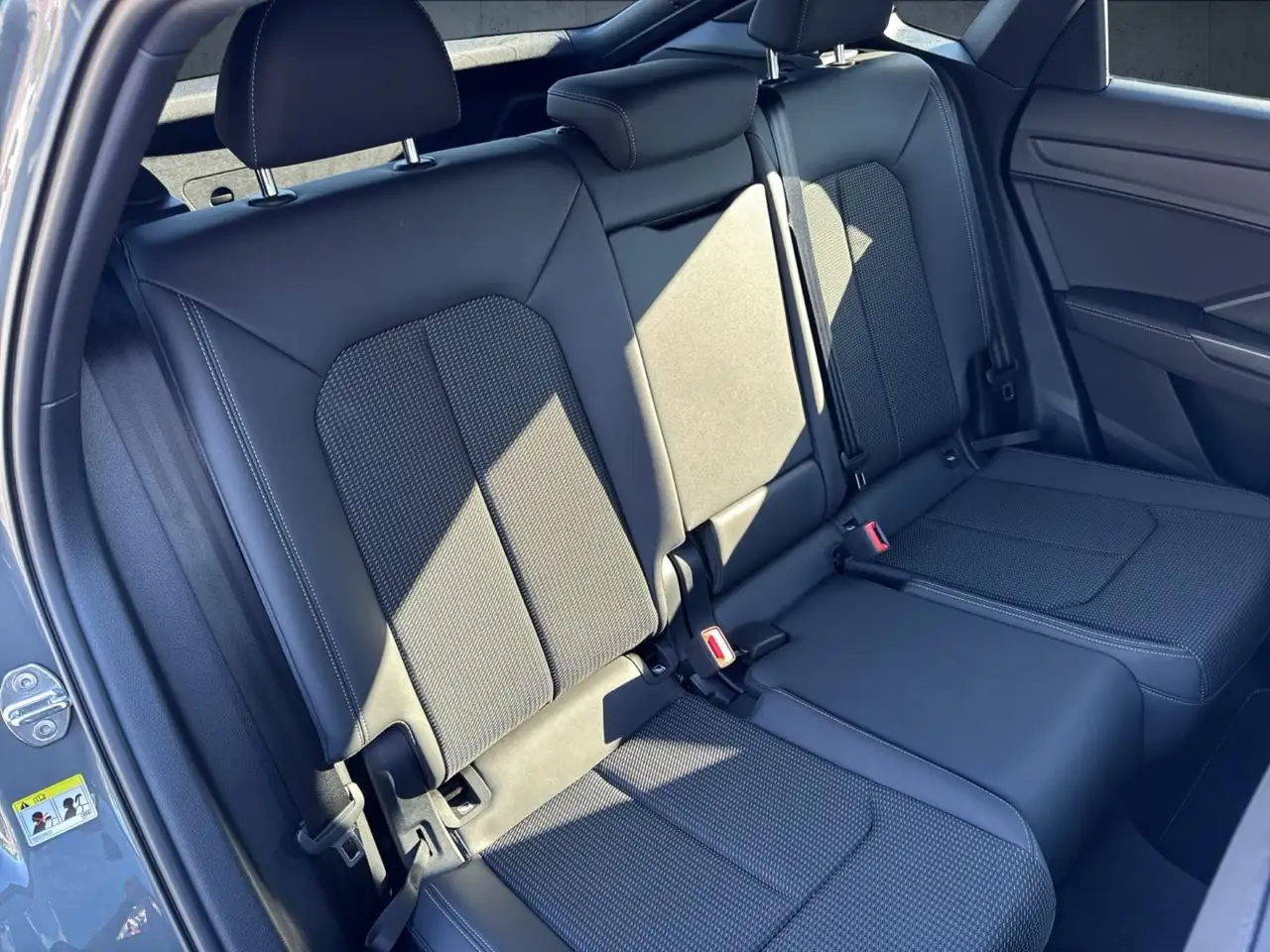 Audi Q3 S line 40 TFSI qu AHK/Nav/LED/ASI/1 — معرض صور السيارة 17