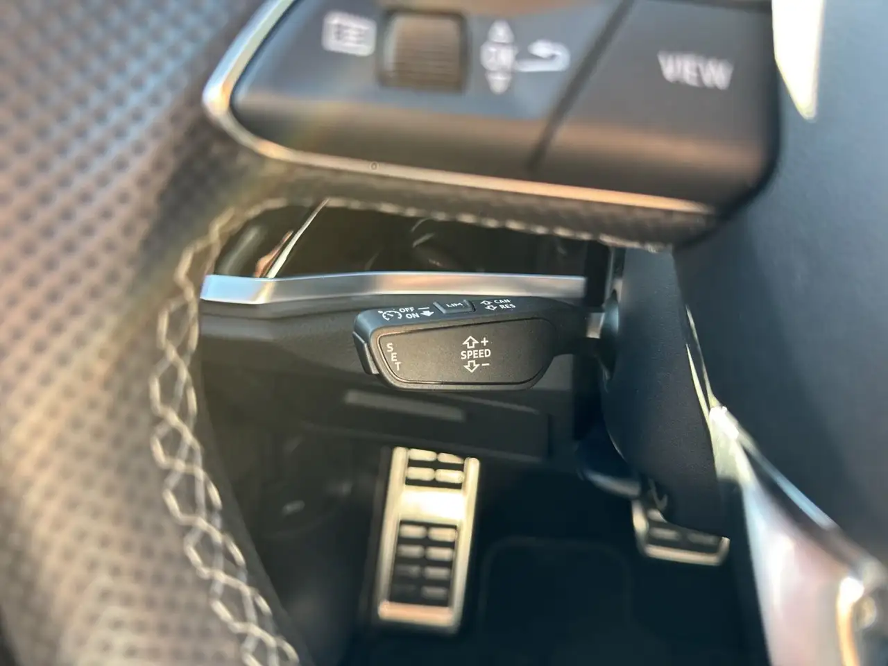Audi Q3 S line 40 TFSI qu AHK/Nav/LED/ASI/1 — معرض صور السيارة 24