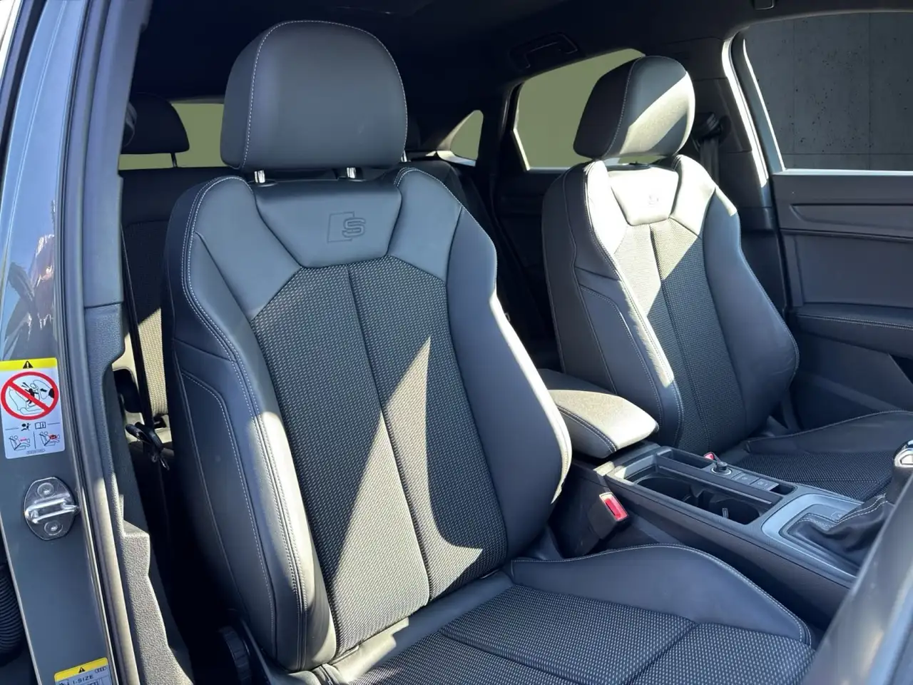Audi Q3 S line 40 TFSI qu AHK/Nav/LED/ASI/1 — معرض صور السيارة 16