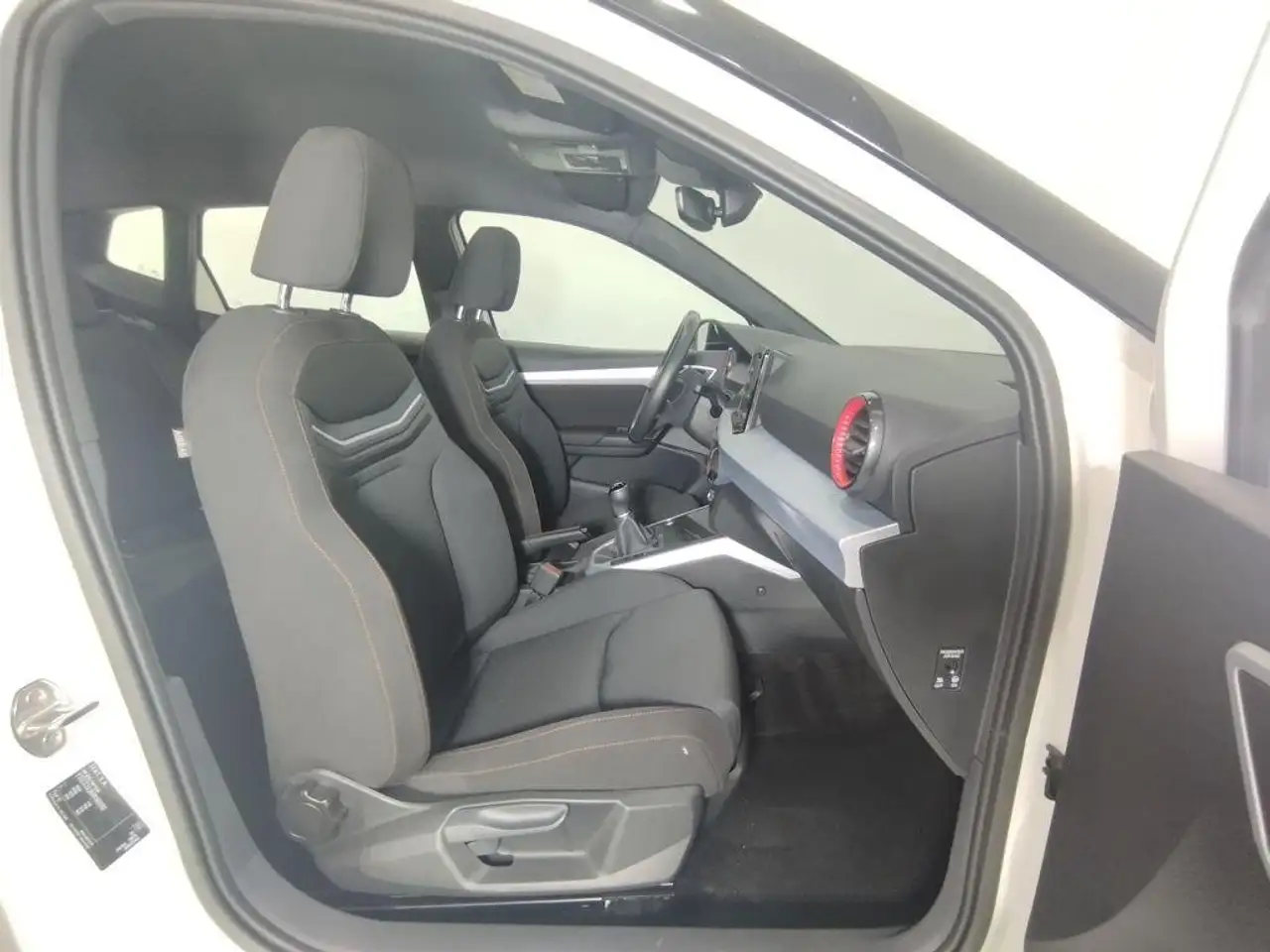 SEAT Arona 1.0 TSI S&S FR XM 115 — معرض صور السيارة 5