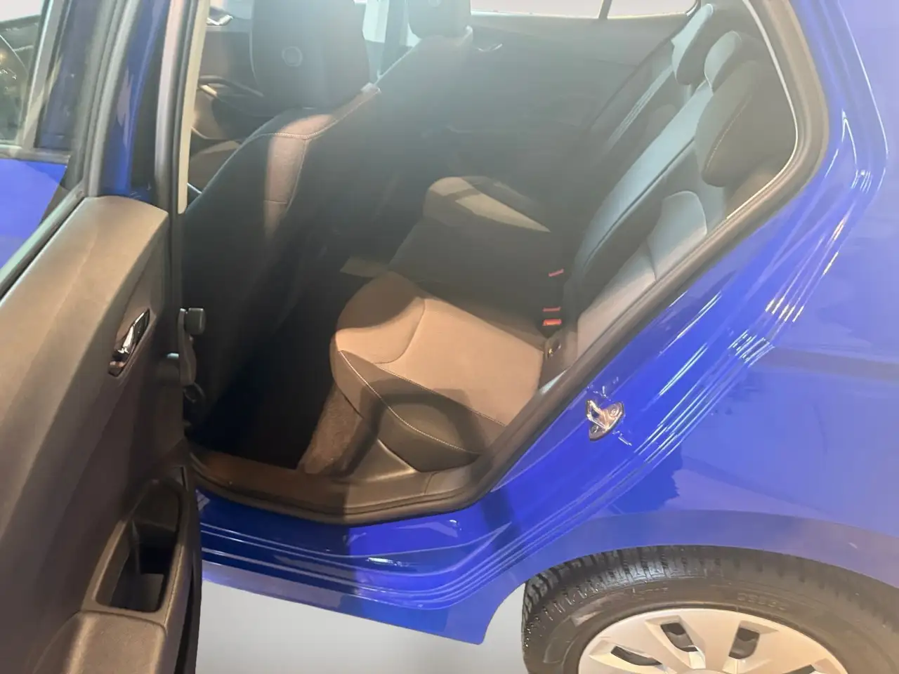 Skoda Fabia 1.0 Ambition *LED*App-Connect*PDC* — Vehicle gallery 14