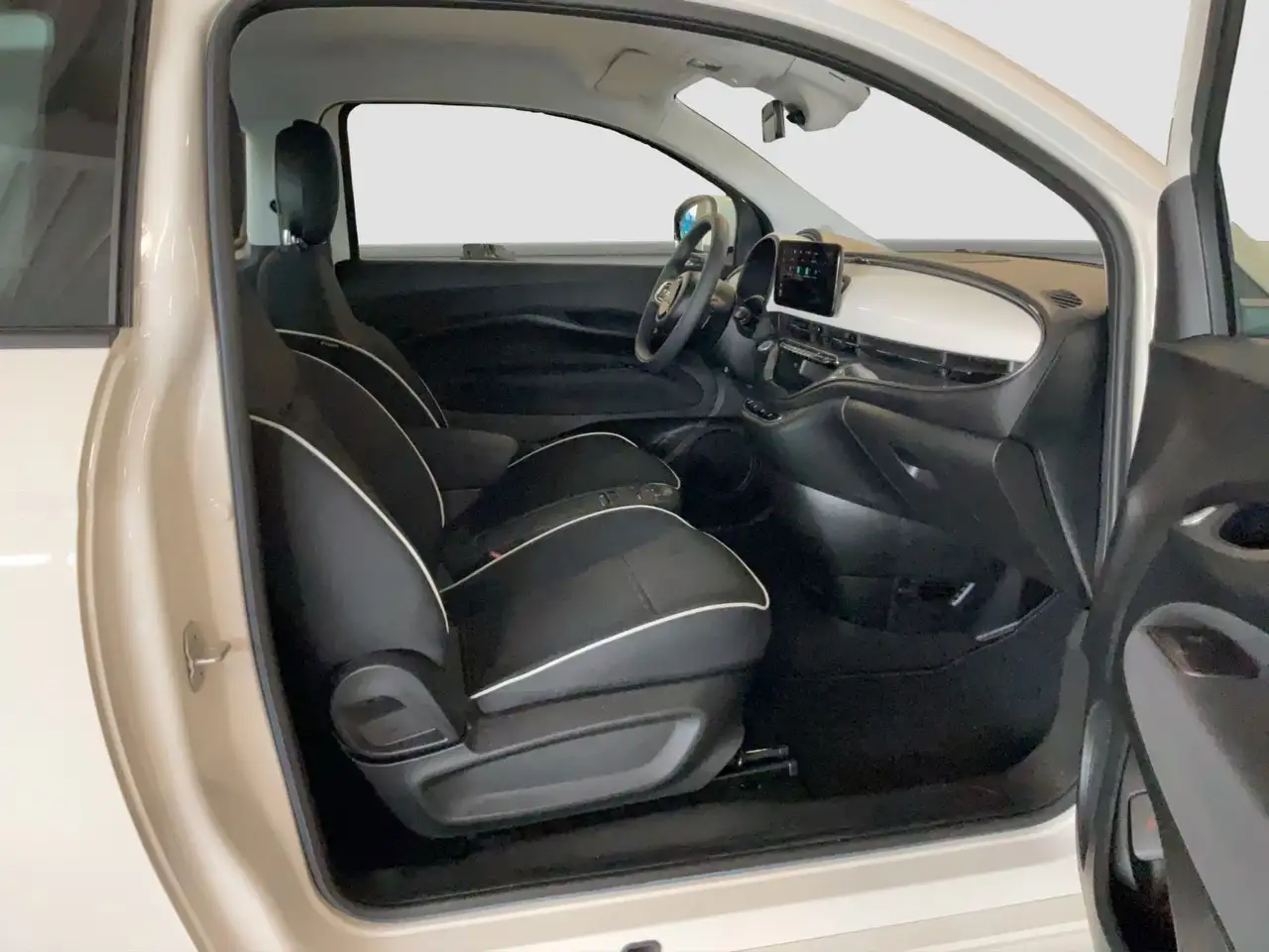 Fiat 500e 42 kWh + 16" Alufelgen — Vehicle gallery 11