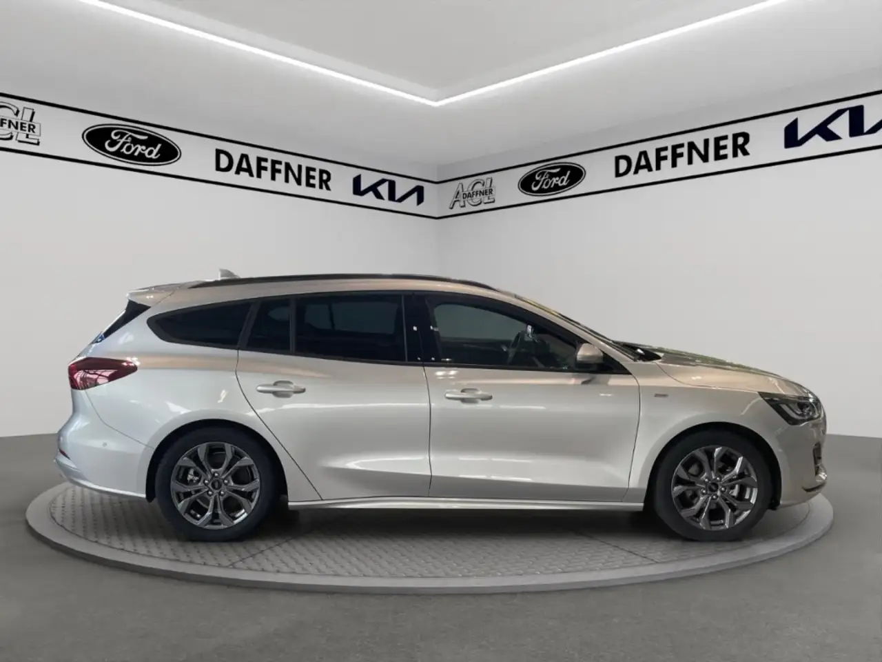 Ford Focus Turnier ST-Line X HUD AHK-abnehmbar Navi — معرض صور السيارة 5