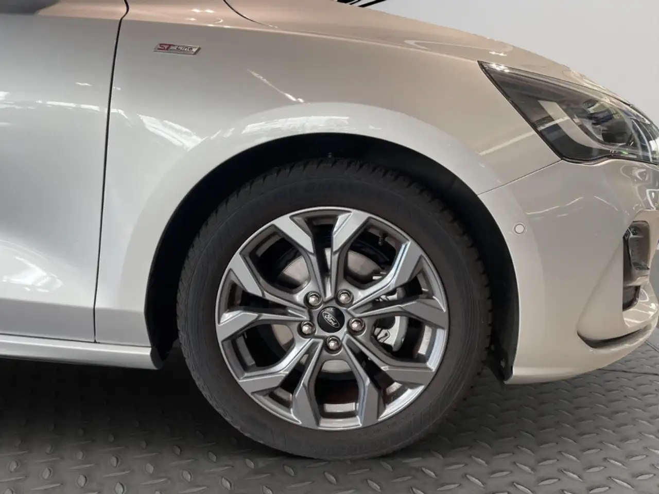 Ford Focus Turnier ST-Line X HUD AHK-abnehmbar Navi — معرض صور السيارة 15
