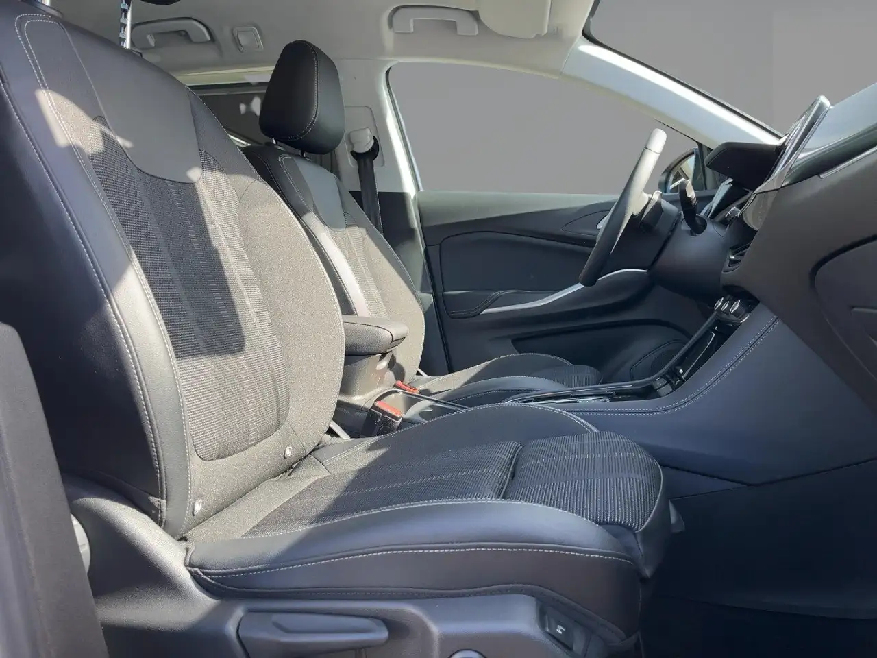 Opel Grandland AT8 GS Matrix/Navi/Ergo/PDC/Kamera — Vehicle gallery 10