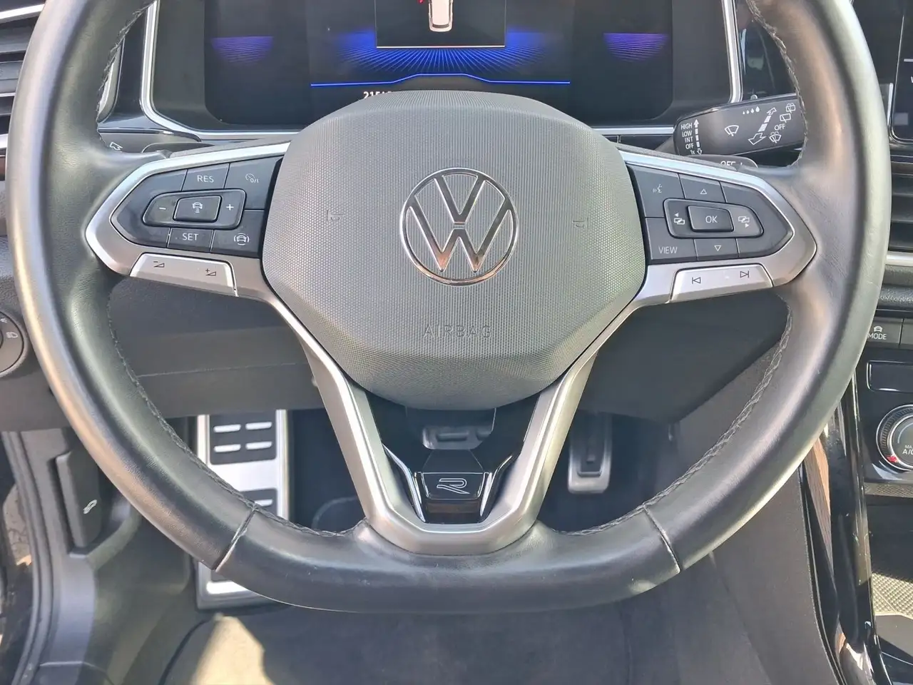 Volkswagen T-Roc 1.5 TSI DSG R-LINE LED+ KLIMA PDC+ — Galerie du véhicule 9