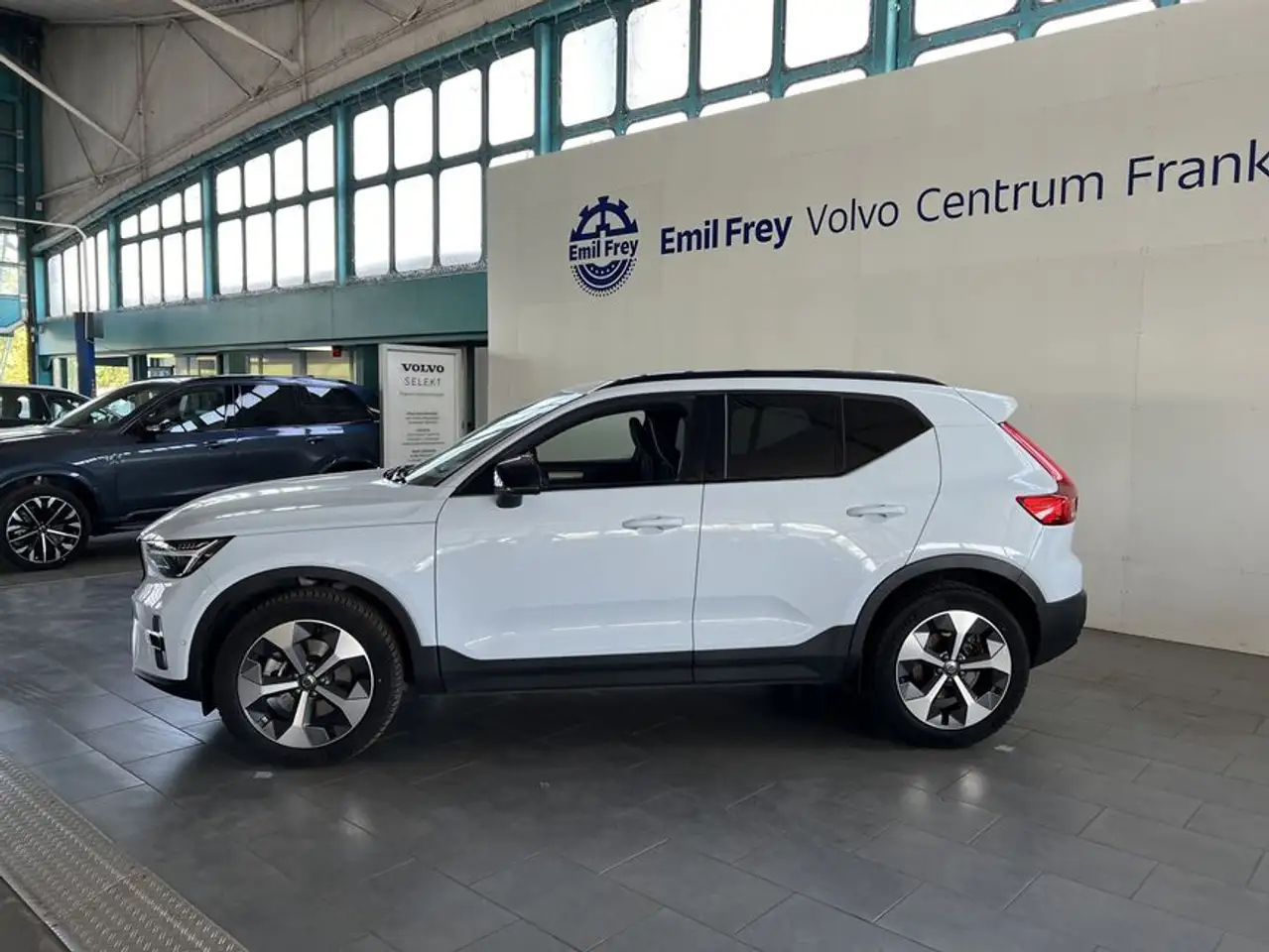 Volvo XC40 XC40 B4 Plus-Dark DKG Glasd Leder Pilot 360° 19'' — معرض صور السيارة 24
