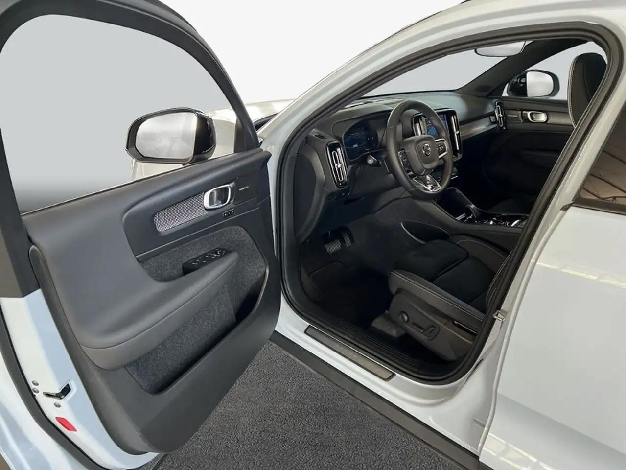 Volvo XC40 XC40 B4 Plus-Dark DKG Glasd Leder Pilot 360° 19'' — معرض صور السيارة 9