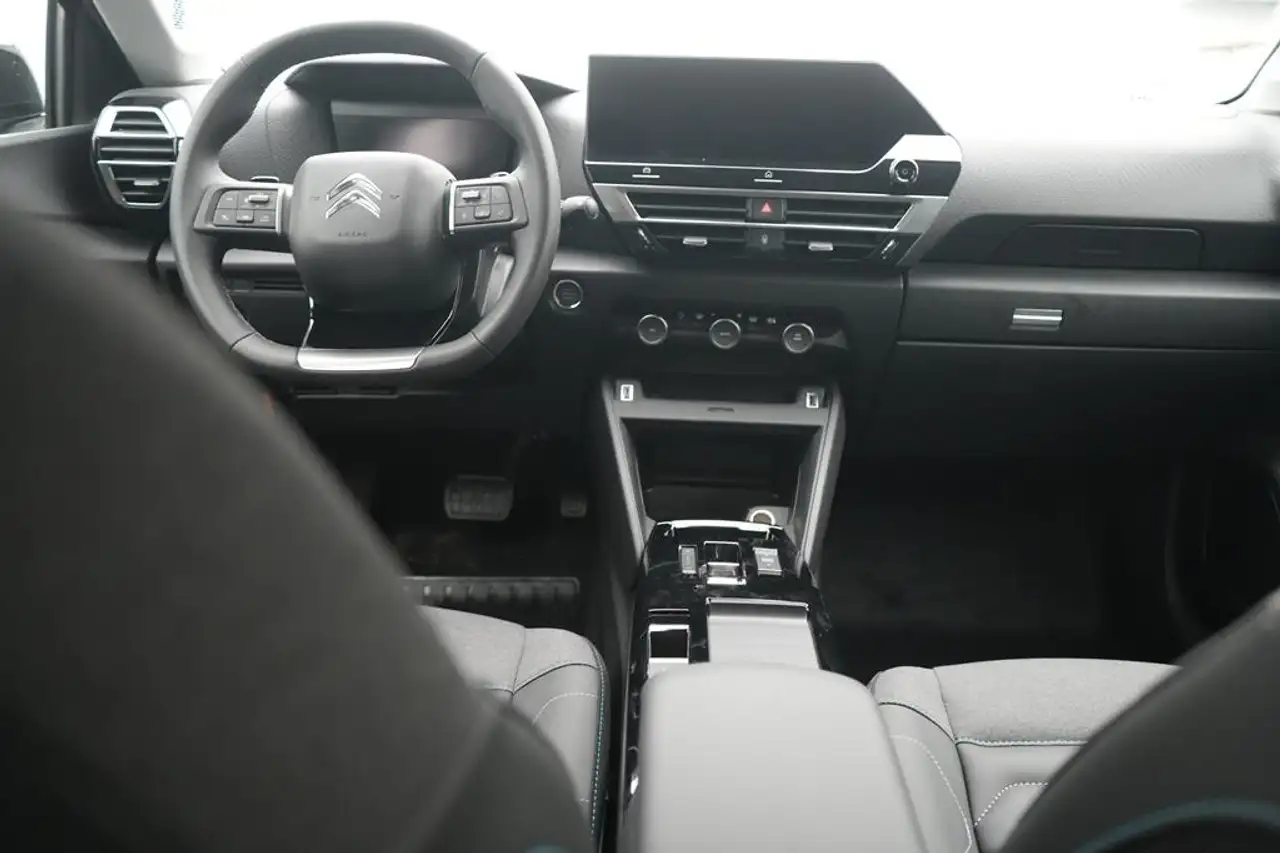 Citroen C4 PureTech 130 EAT8 MAX — Vehicle gallery 4