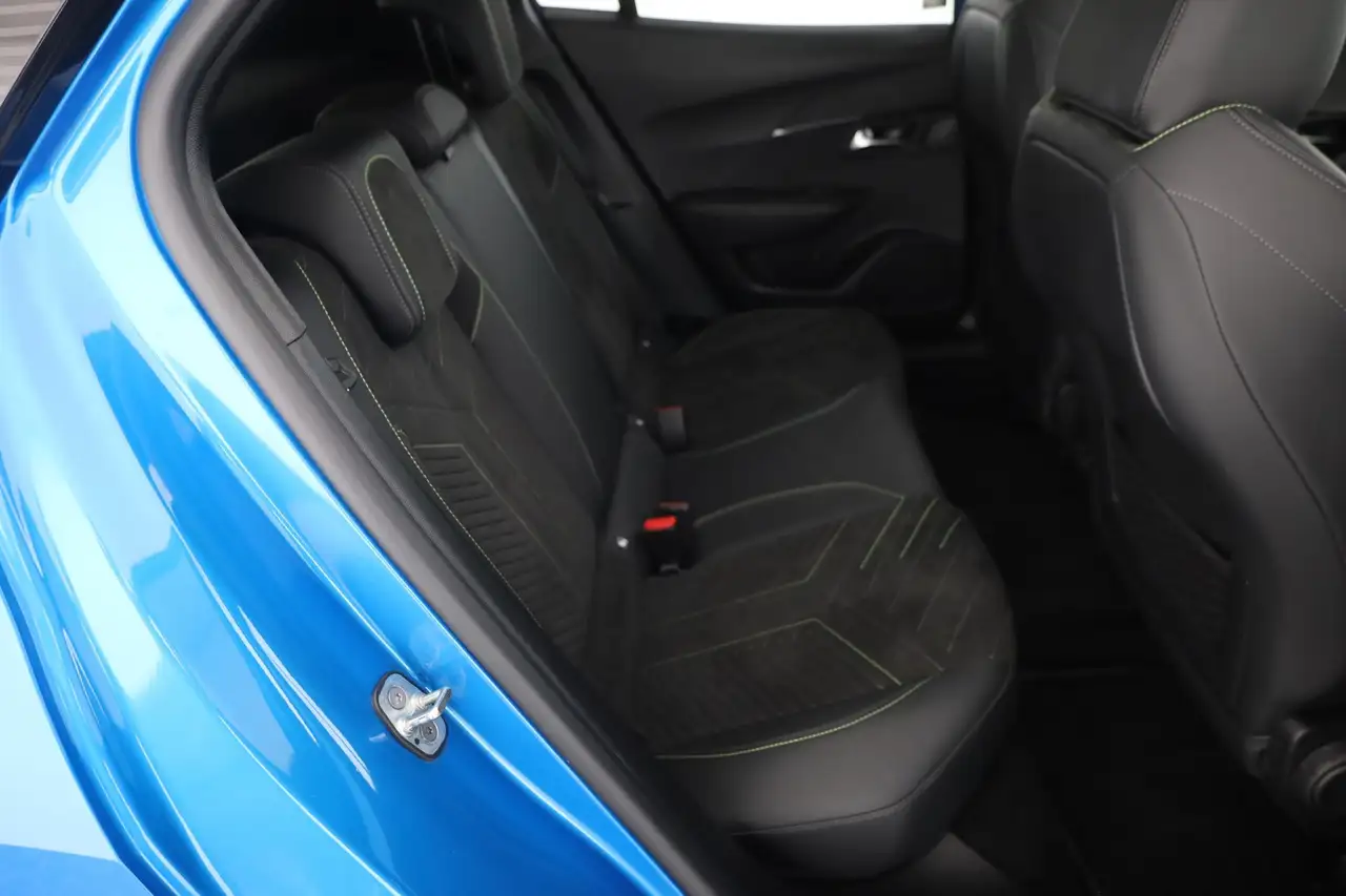 Peugeot 2008 1.2 PureTech GT LED Sitzheizung Panorama — معرض صور السيارة 25