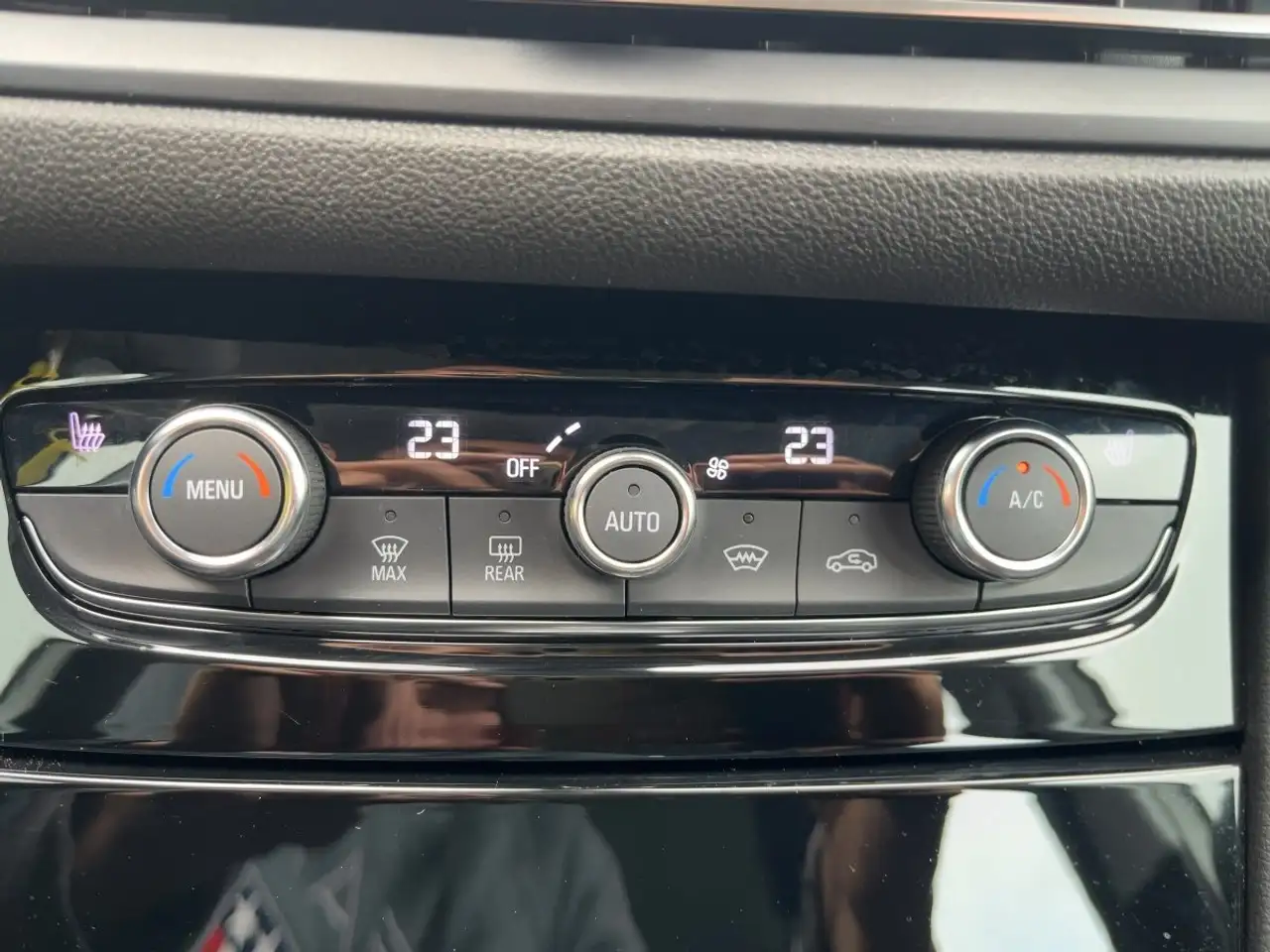 Opel Grandland AT8 Enjoy LED/Ergo/SHZ/LHZ/PDC/Kamera — معرض صور السيارة 18