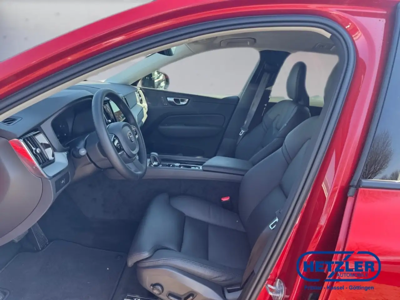 Volvo XC60 Plus Dark 2WD B4 Benzin EU6d digitales Cockpit Mem — Vehicle gallery 7