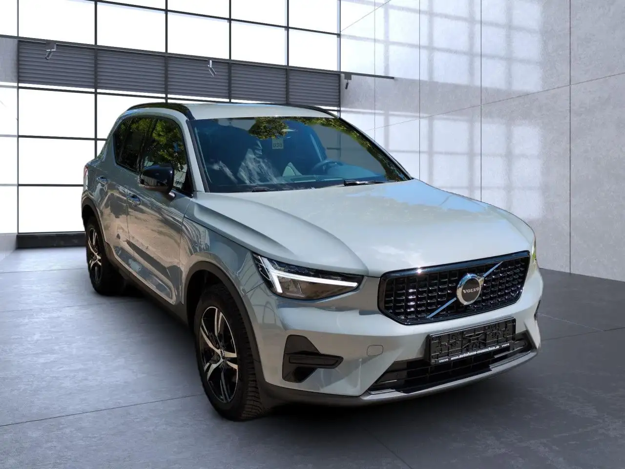 Volvo XC40 B3 (Benzin) Plus Dark 2WD - RFK/HK Bluetooth — Vehicle gallery 8