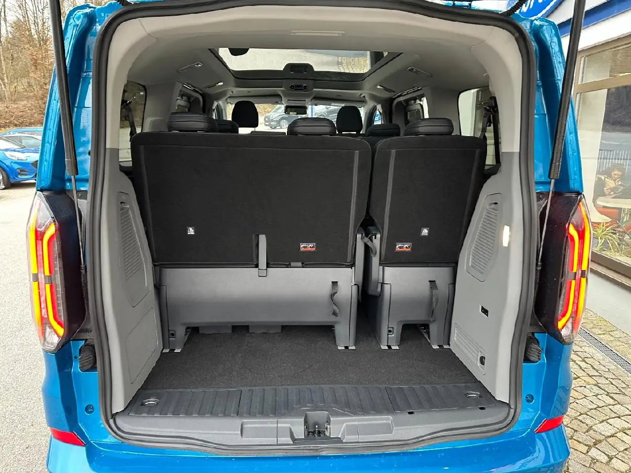 Ford Tourneo Custom E 340 L1 Tourneo Sport RWD — Galería del vehículo 6