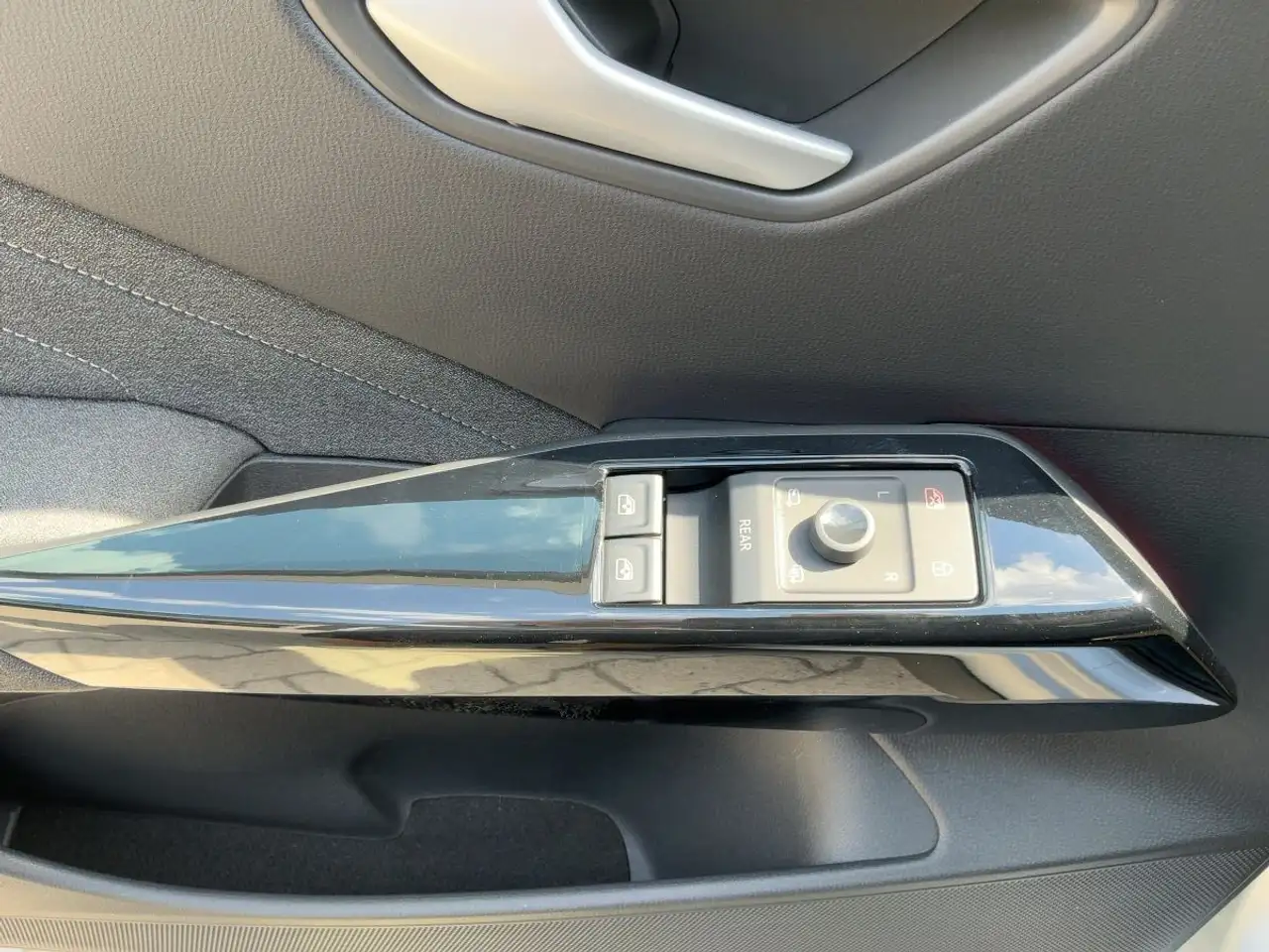 Volkswagen ID.3 150 kW Pro LED+NAV+APP+ACC+SHZ+2xPDC+DAB — Vehicle gallery 15