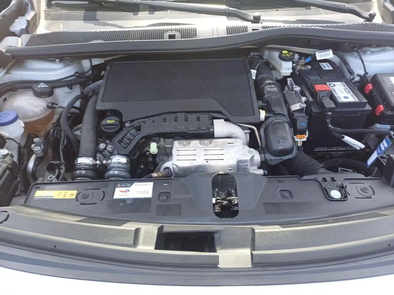 Peugeot 2008 Neuer 2008 Allure PureTech 100 — معرض صور السيارة 5