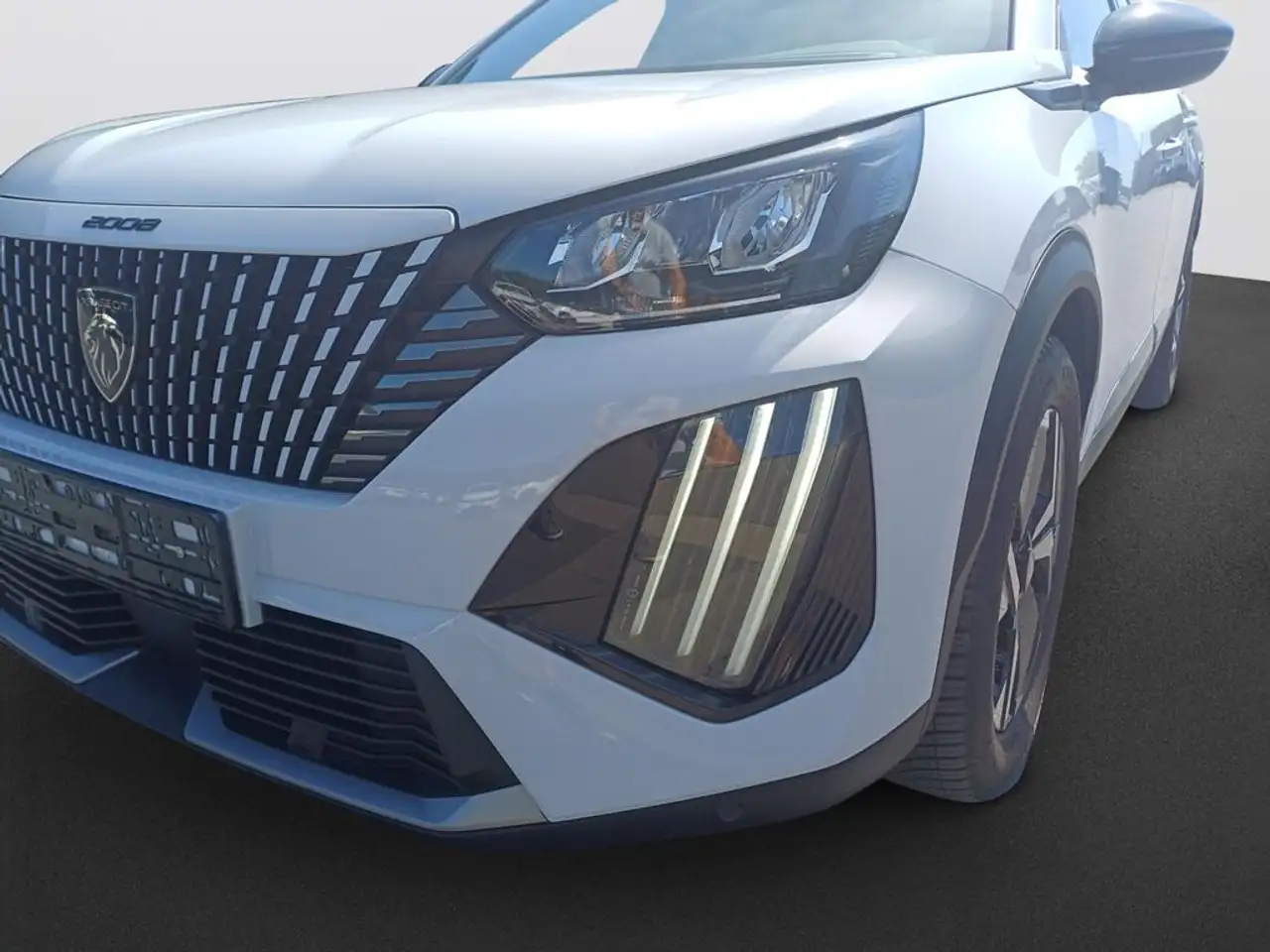 Peugeot 2008 Neuer 2008 Allure PureTech 100 — معرض صور السيارة 9