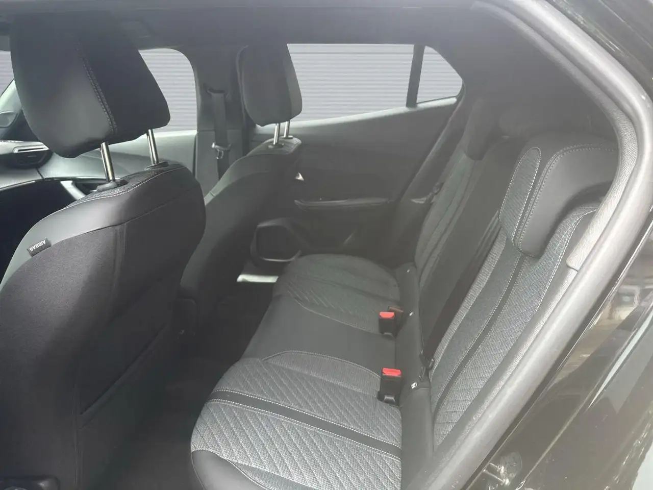 Peugeot 2008 Allure PureTech 130 AT8*Navi*LED*Kamera*Shz — معرض صور السيارة 12