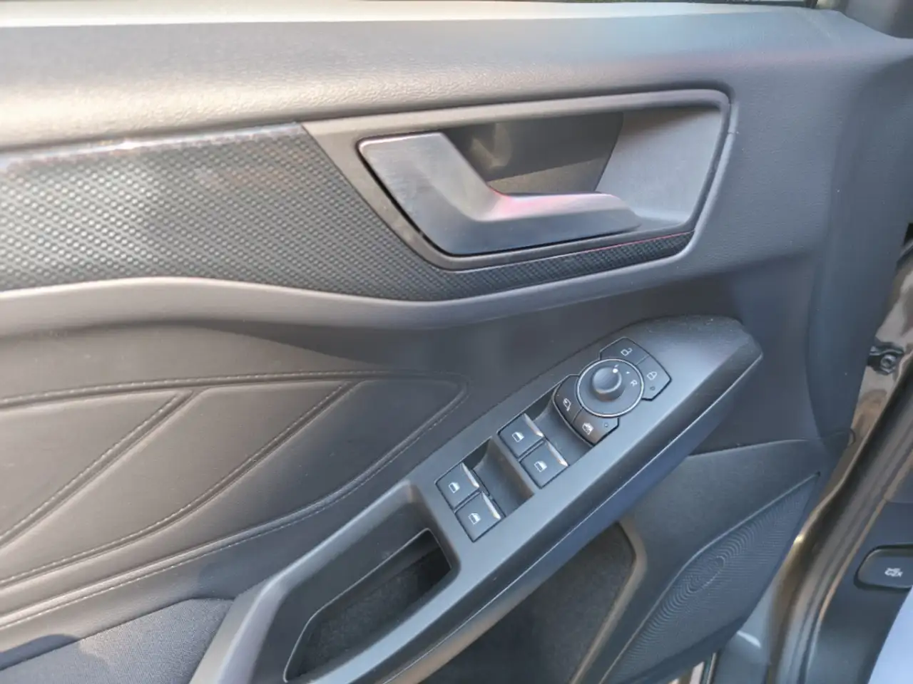 Ford Focus 1.0 Ecoboost MHEV ST-Line 155 Aut. — Galerie du véhicule 9