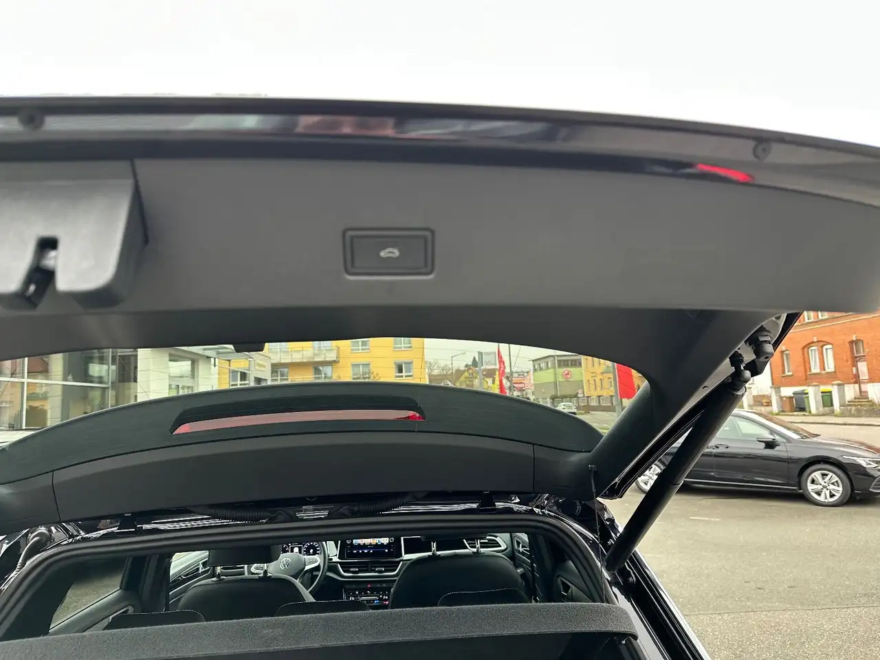Volkswagen T-Roc 1.5 TSI DSG R-Line,Kamera,LED-Plus,Keyless — معرض صور السيارة 10