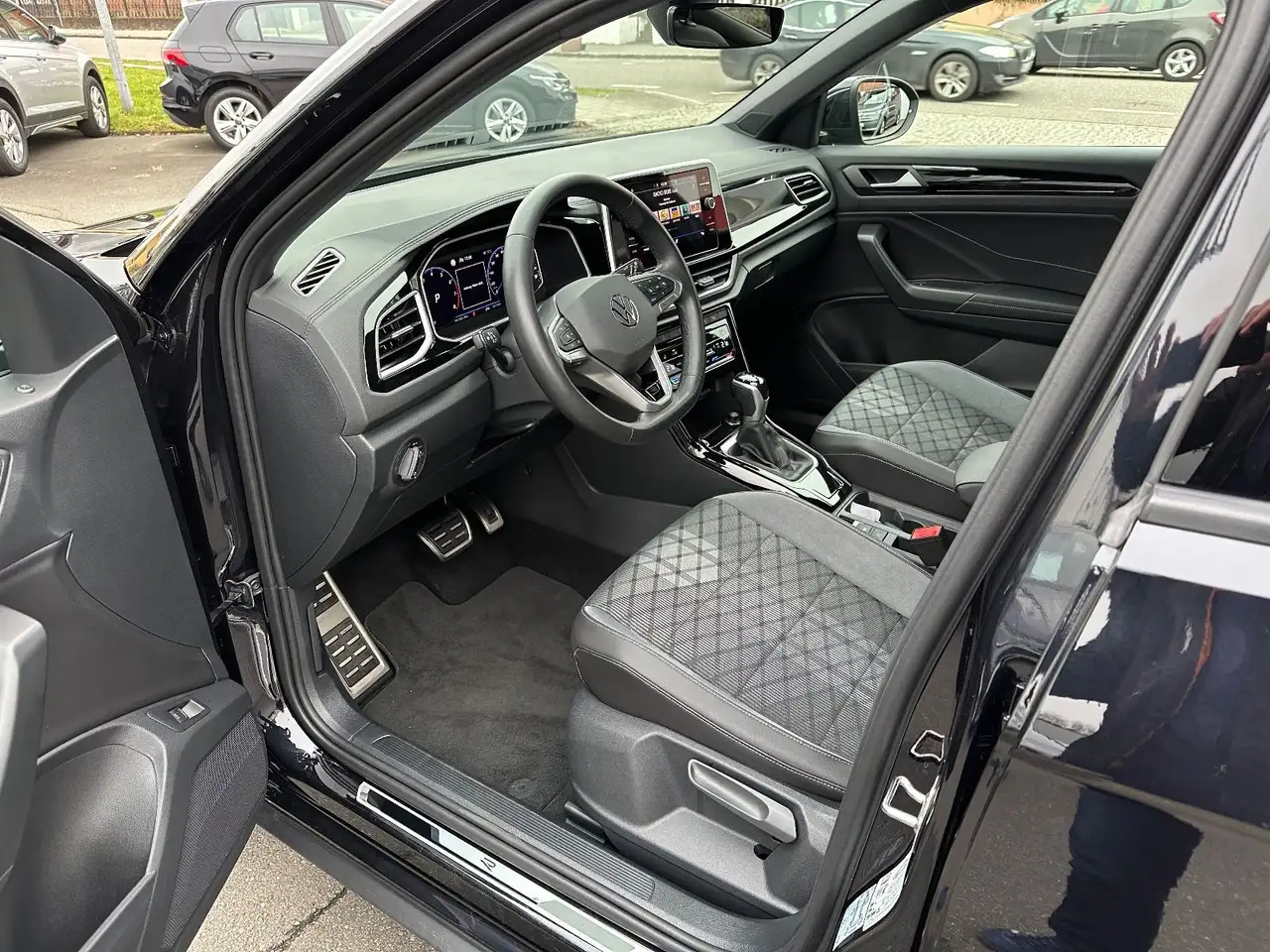 Volkswagen T-Roc 1.5 TSI DSG R-Line,Kamera,LED-Plus,Keyless — معرض صور السيارة 7