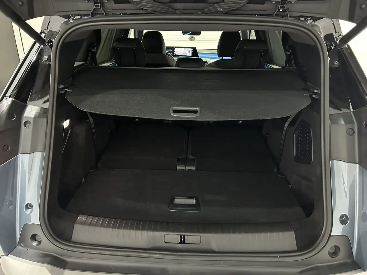 Peugeot 5008 Hybrid 136 Allure eDCS6 — معرض صور السيارة 11