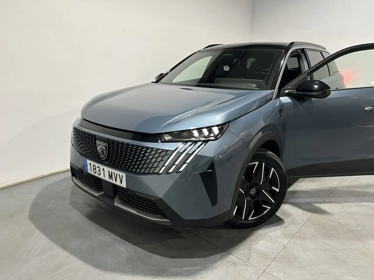 Peugeot 5008 Hybrid 136 Allure eDCS6 — معرض صور السيارة 3