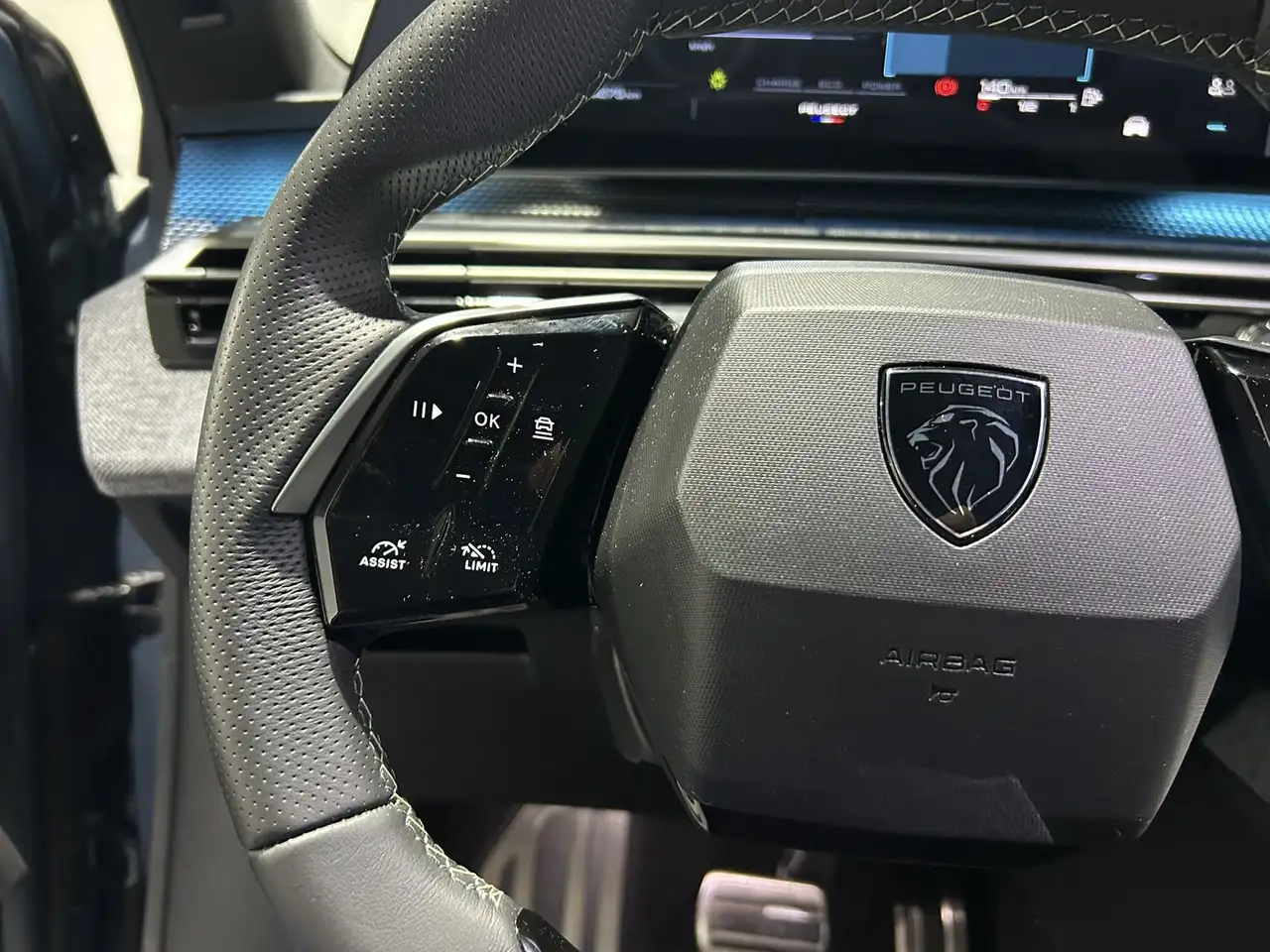 Peugeot 5008 Hybrid 136 Allure eDCS6 — معرض صور السيارة 23