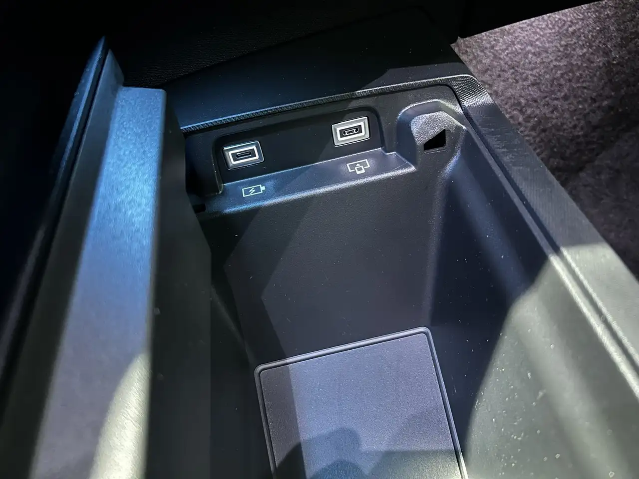 Peugeot 5008 Hybrid 136 Allure eDCS6 — معرض صور السيارة 33