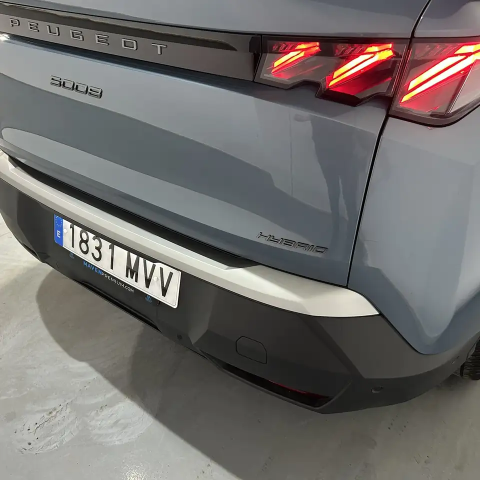 Peugeot 5008 Hybrid 136 Allure eDCS6 — معرض صور السيارة 9