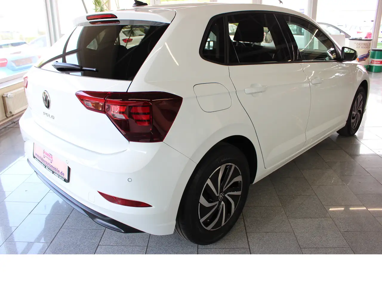 Volkswagen Polo Life 1.0TSI,4x Einparkhilfe,Kamera,Navi,Top — Galería del vehículo 4