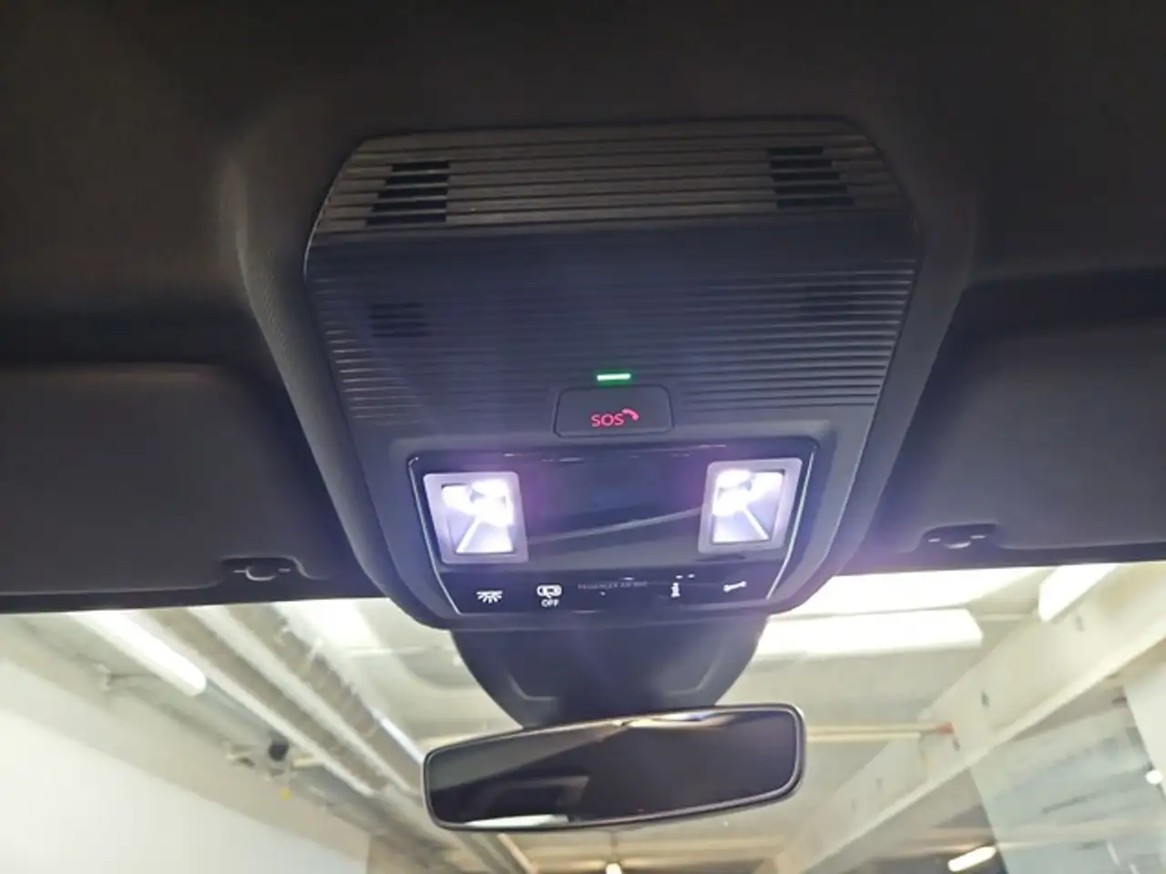 Volkswagen Golf R-Line LED ACC REAR VIEW HEAD UP DISPLAY BUSINE... — Galería del vehículo 7