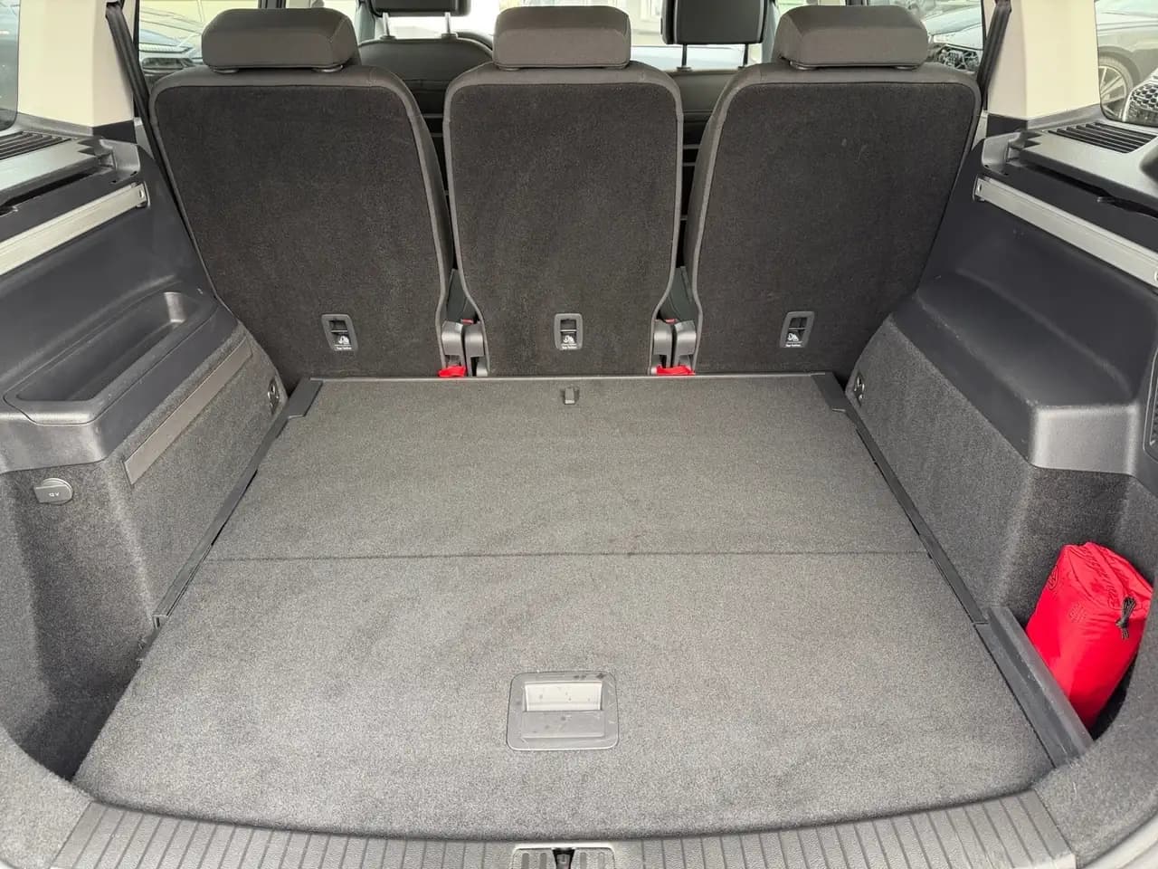 Volkswagen Touran Comfortline 1.5 TSI DSG ACC / NAVI / RFK / — Galerie du véhicule 16