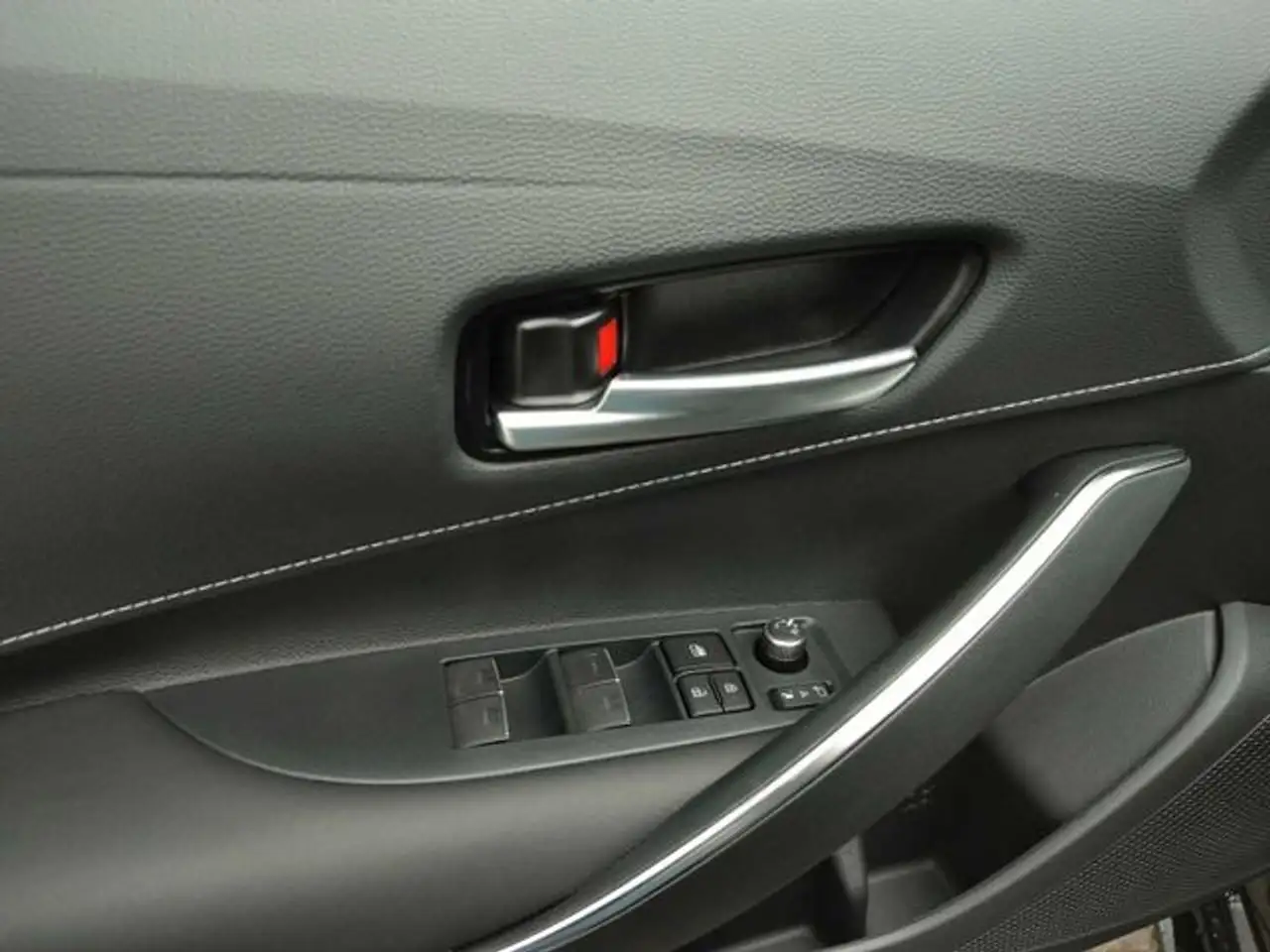 Suzuki Swace Comfort+ MHEV Autom NAVI ACC Klimaautom — Vehicle gallery 8