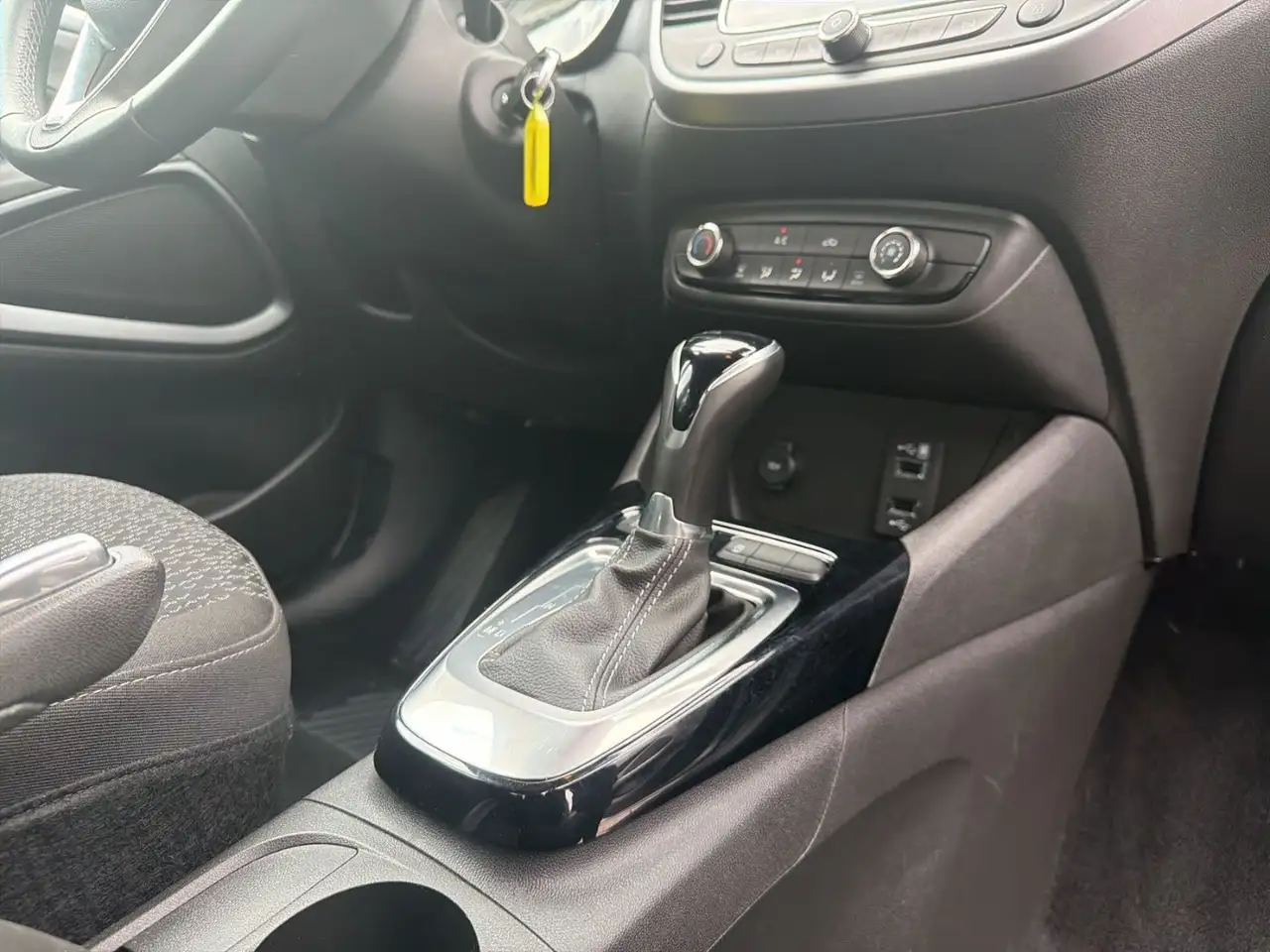 Opel Crossland 1.2 Turbo ENJOY LED+Navi+Klima — Galería del vehículo 17