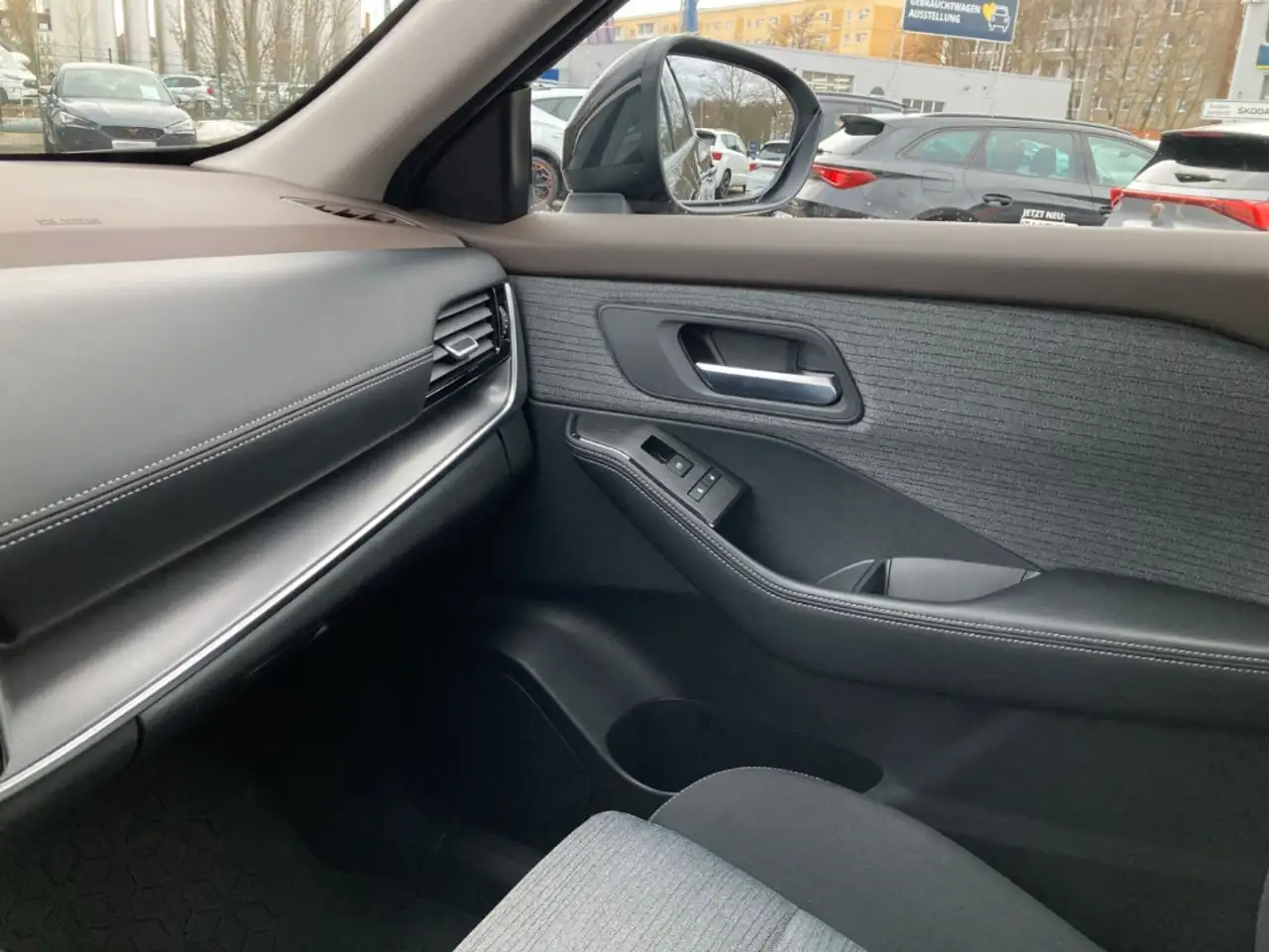 Nissan X-Trail 1.5 VC-T MHEV ACENTA +NAVI+LED+SHZ+PDC+ — معرض صور السيارة 34