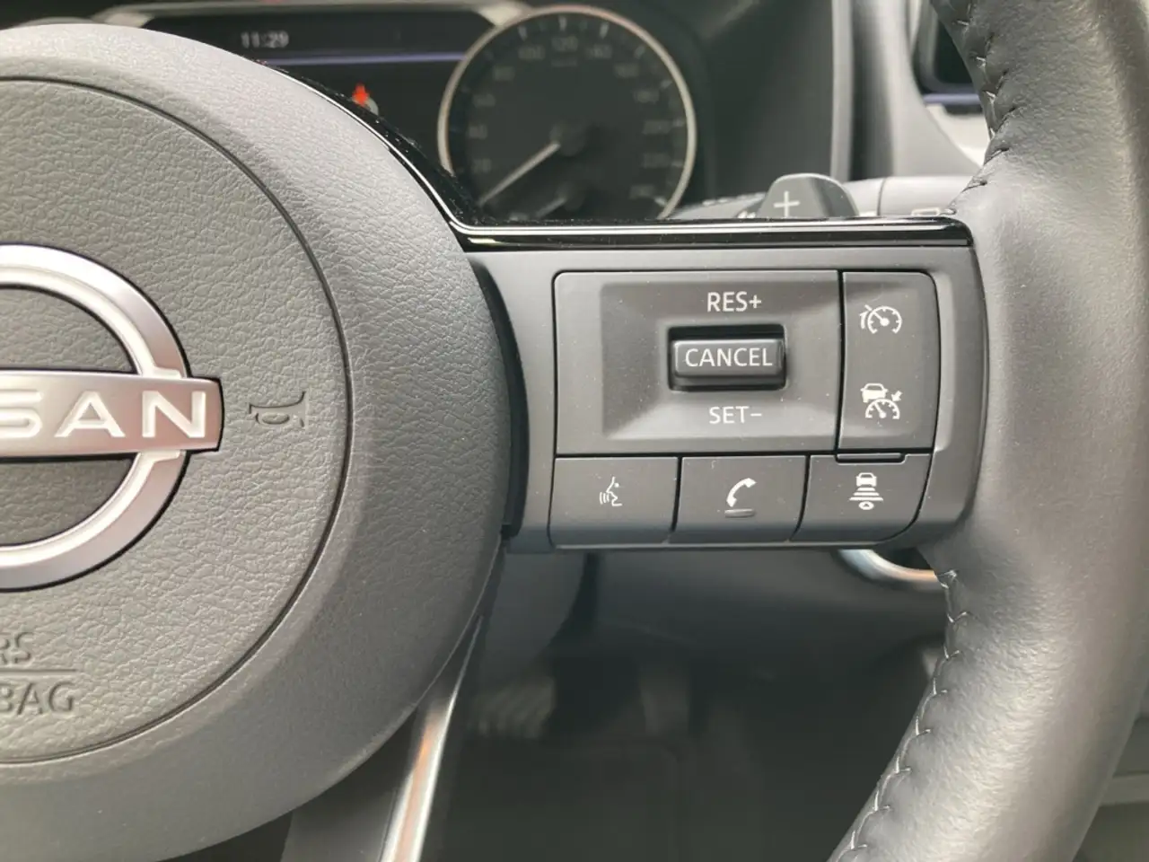 Nissan X-Trail 1.5 VC-T MHEV ACENTA +NAVI+LED+SHZ+PDC+ — معرض صور السيارة 23