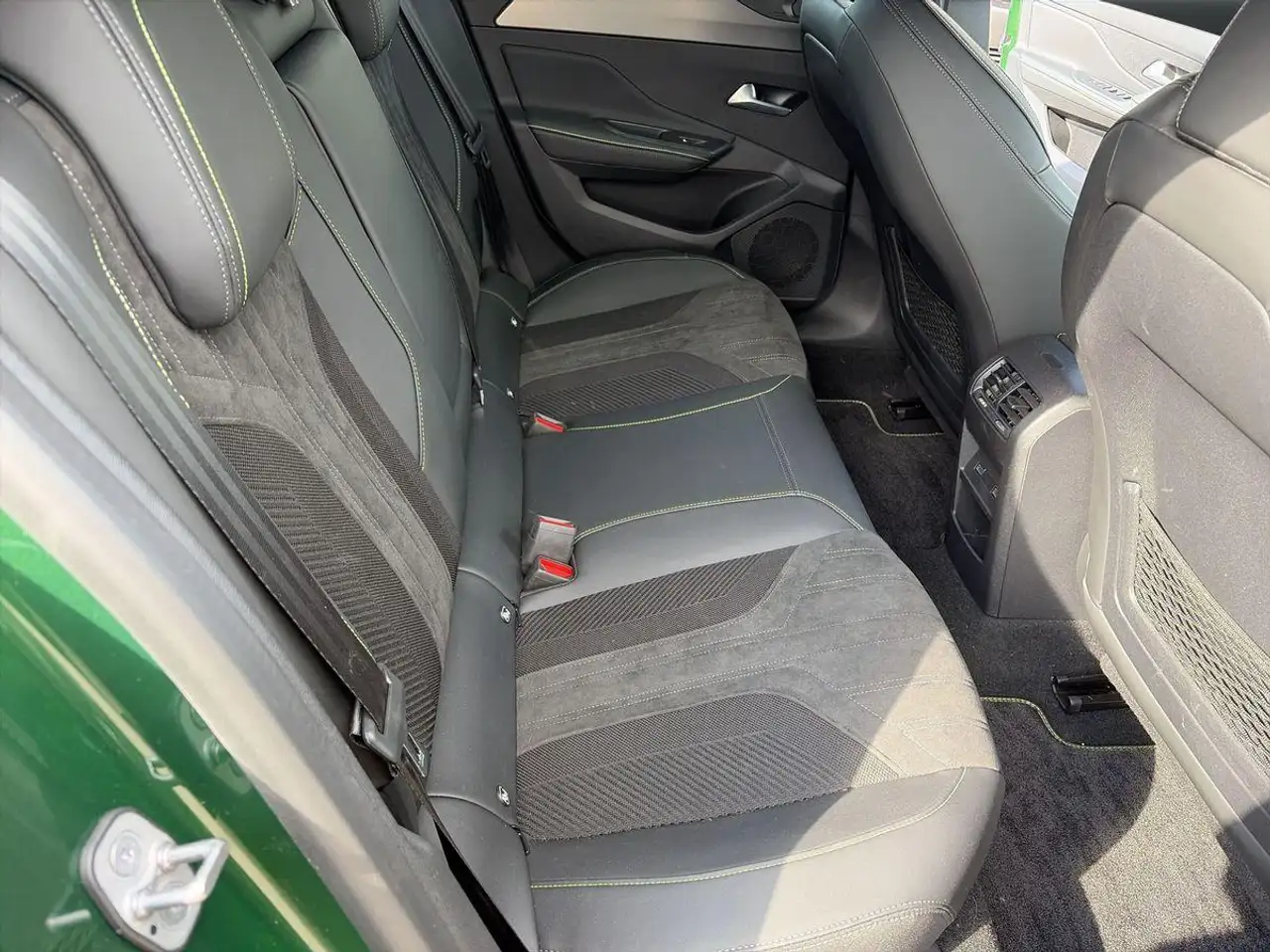 Peugeot 308 1.2 12V e-THP / PureTech — معرض صور السيارة 15