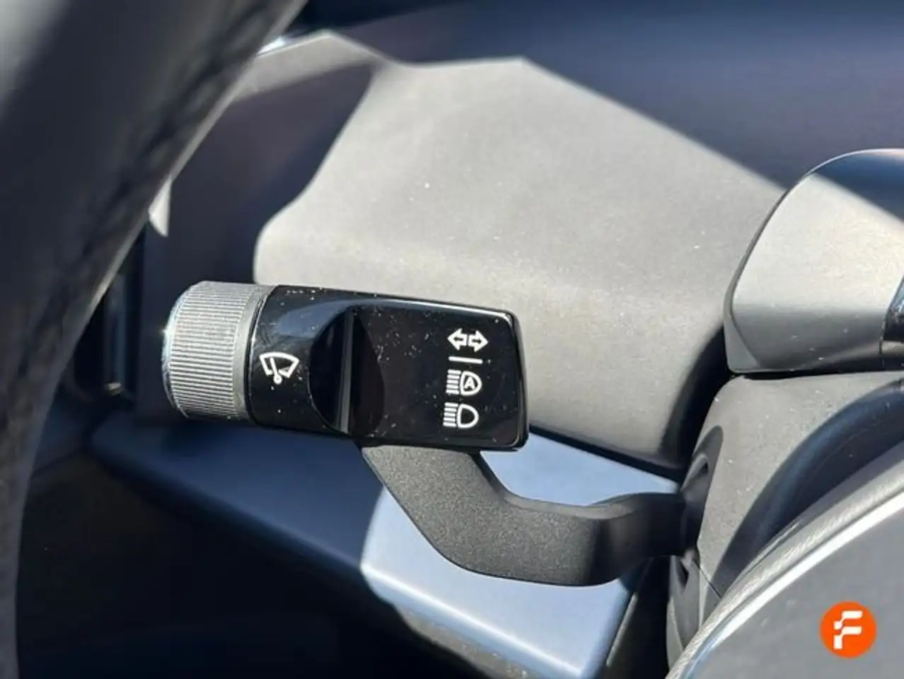 Volvo EX30 Single Extended Range Plus RWD — معرض صور السيارة 17