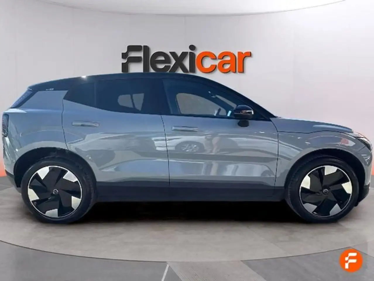 Volvo EX30 Single Extended Range Plus RWD — معرض صور السيارة 3