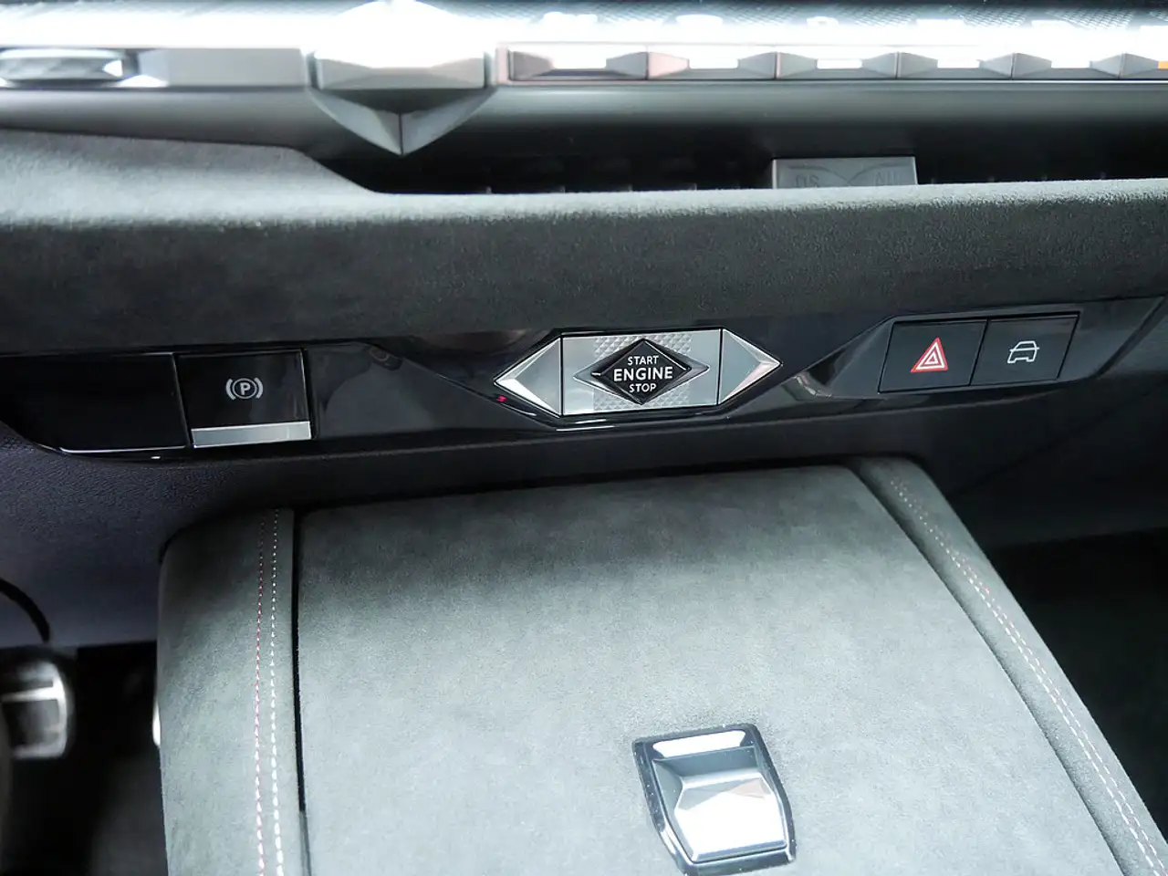 DS Automobiles DS 4 PureTech 130 Performance Line HUD LED — معرض صور السيارة 16
