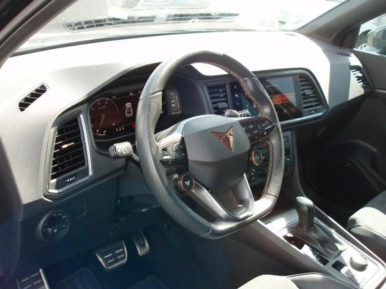 CUPRA Ateca 2,0 TSI DSG 4Drive NAVI/LED/KAMERA — Galería del vehículo 16