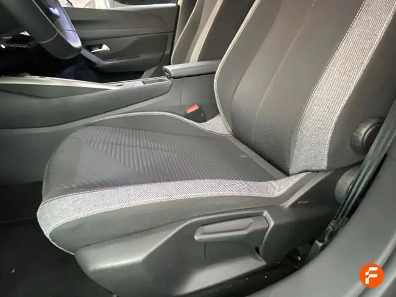 Peugeot 308 1.5 BlueHDi S&S Active EAT8 130 — Galería del vehículo 33